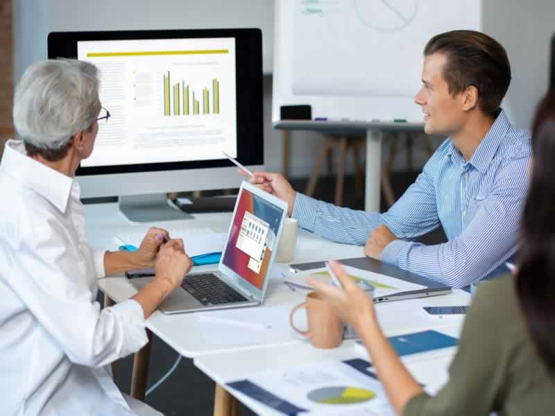 THE ROLE OF BIG DATA ANALYTICS IN BUSINESS DECISION-MAKING How Can Businesses Leverage Big Data For Better Decision Making