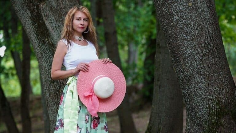 17 Ways To Style Vintage Clothing for a Modern Look